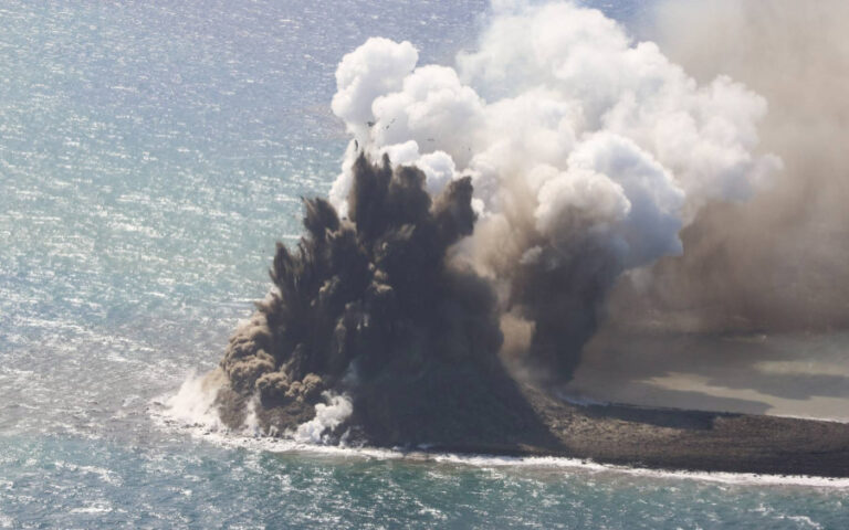 Ιαπωνία: Ενα νέο νησί «γεννήθηκε» μετά από υποθαλάσσια ηφαιστειακή έκρηξη