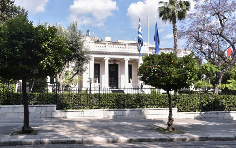 Κυβέρνηση: «Διμέτωπος» με ΣΥΡΙΖΑ και ΠΑΣΟΚ