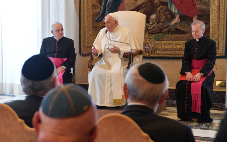 Πάπας Φραγκίσκος: Αισθάνθηκε αδιαθεσία πριν από ακρόαση – «Είναι κρυωμένος»