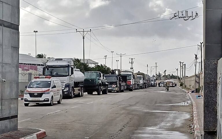 Αίγυπτος: Εκατοντάδες φορτηγά με βοήθεια περιμένουν την ανακωχή για να περάσουν στη Γάζα