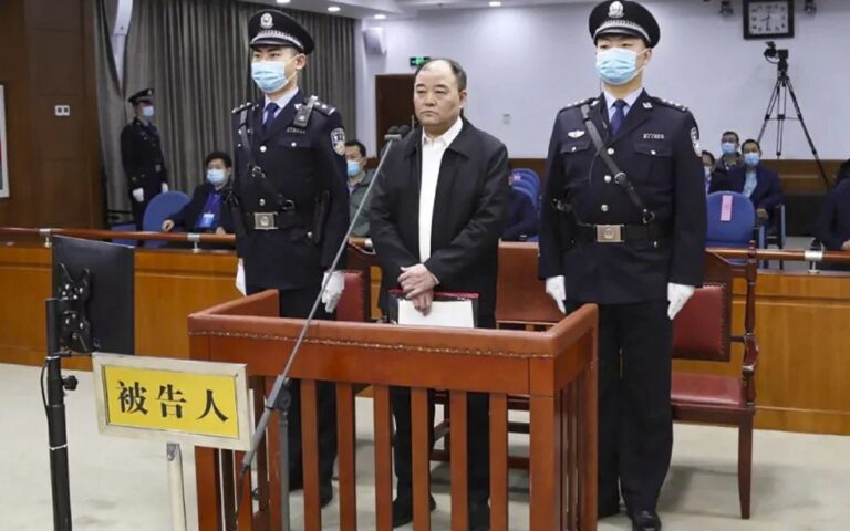 Κίνα: Θανατική ποινή σε πρώην διοικητή τραπέζης για δεκασμό, με διετή αναστολή