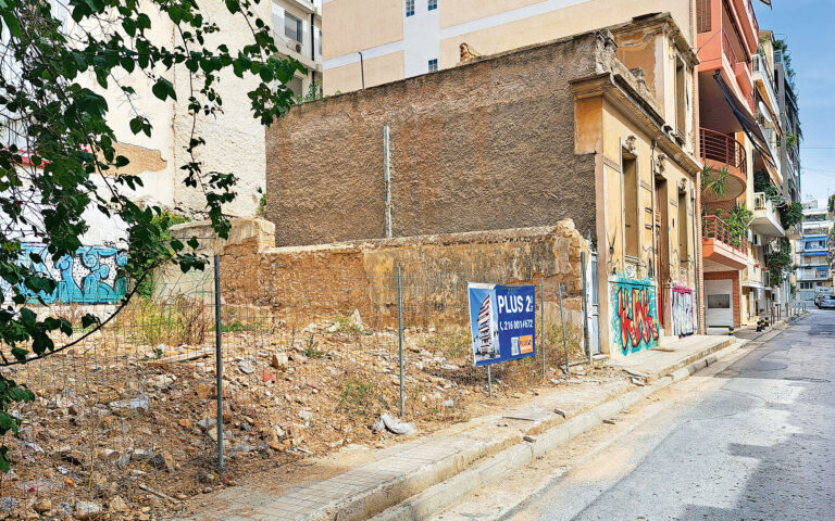 Τα κτίρια του Μεσοπολέμου χάνονται από την Αθήνα – Ρωγμές σε ιστορικές γειτονιές