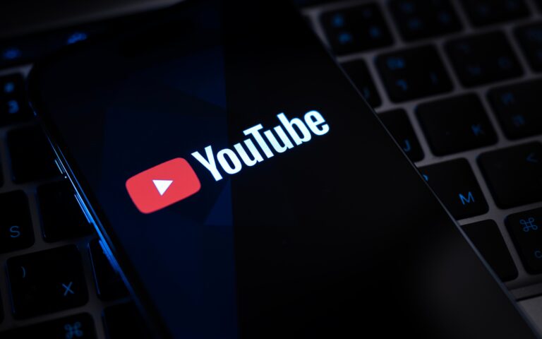 Τα YouTube θα προειδοποιεί για βίντεο που έγιναν με A.I.
