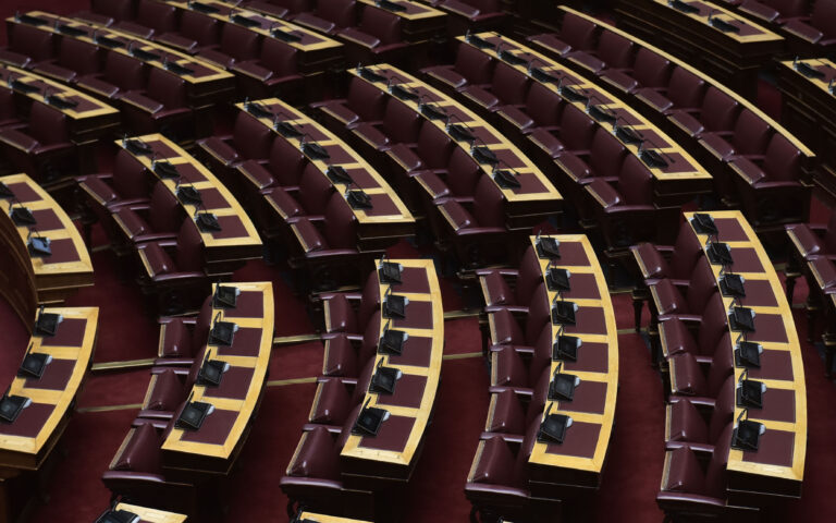 Βουλή: Στην Ολομέλεια το νομοσχέδιο για τον περιορισμό της φοροδιαφυγής