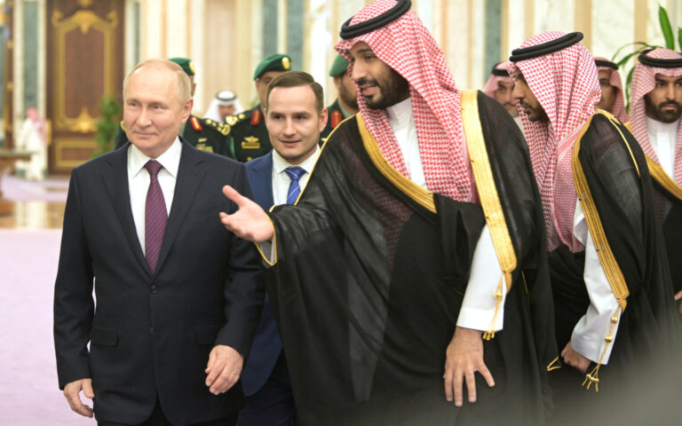 Πούτιν και Μπιν Σαλμάν θέλουν «κοινό μέτωπο» στις περικοπές πετρελαίου