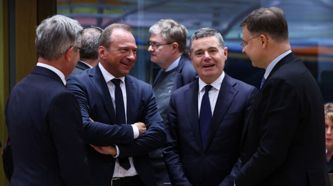 το-eurogroup-επιδοκιμάζει-τον-προϋπολογισμό-τ-562770754
