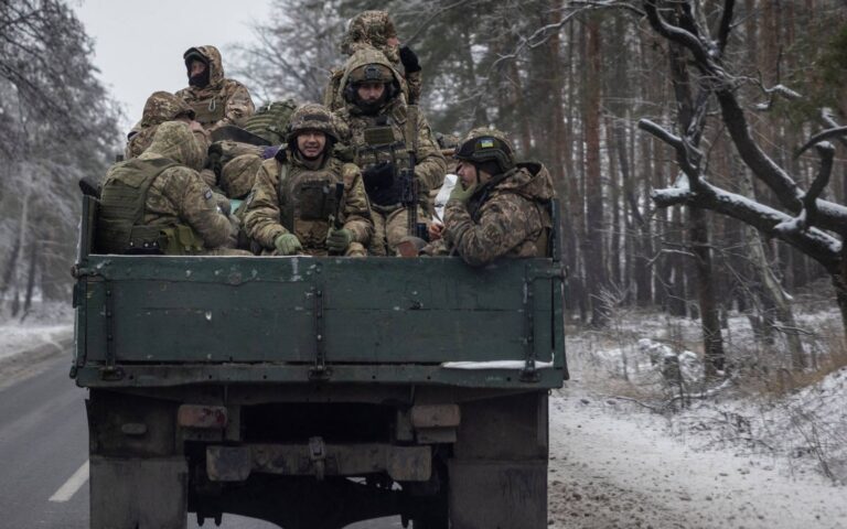 Ουκρανία: Ο στρατός «ξεμένει» από νέους στρατευσίμους για το μέτωπο