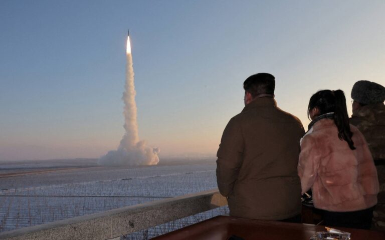Explainer: Τι είναι οι πύραυλοι στερεού καυσίμου και γιατί τους αναπτύσσει η Βόρεια Κορέα;