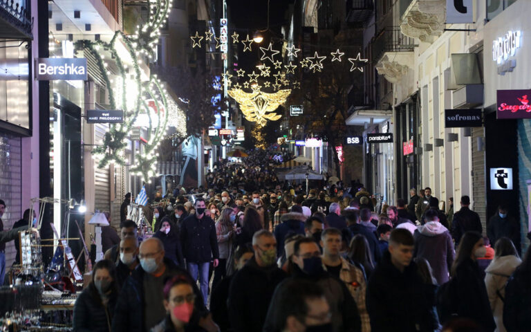 Χριστούγεννα: Το ωράριο των καταστημάτων σε Αθήνα και Πειραιά