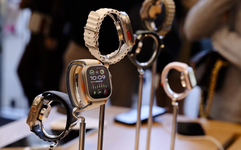 Το παρασκήνιο της μάχης για τα Apple Watch