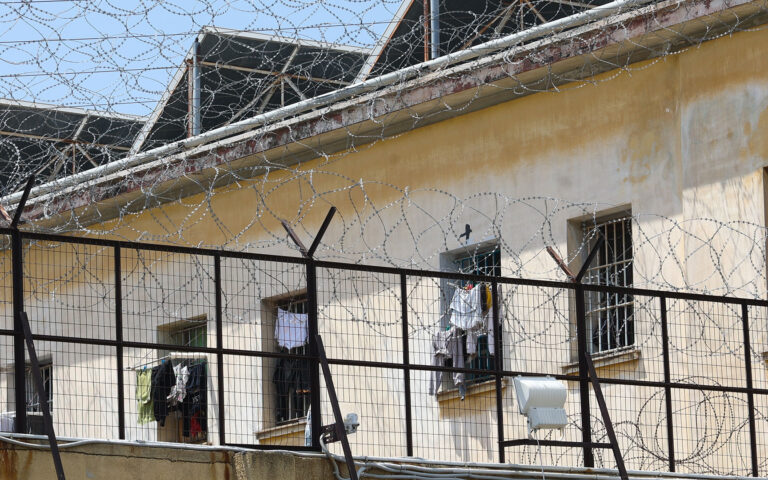 Φυλακές Κορυδαλλού: Εντοπίστηκαν αυτοσχέδια μαχαίρια, κοκαΐνη και κινητά