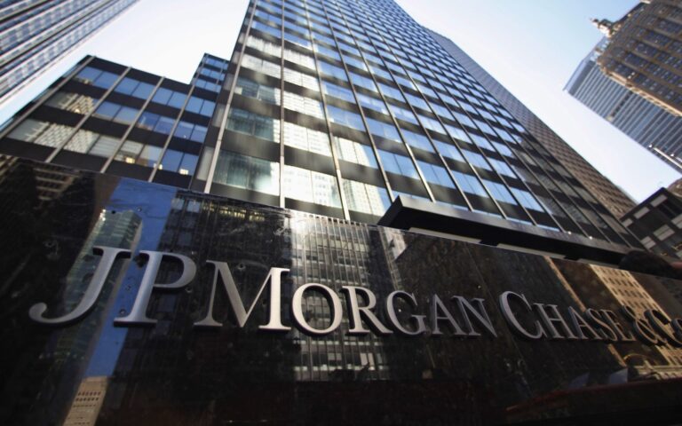 JP Morgan: Ψήφος εμπιστοσύνης στις ελληνικές τράπεζες