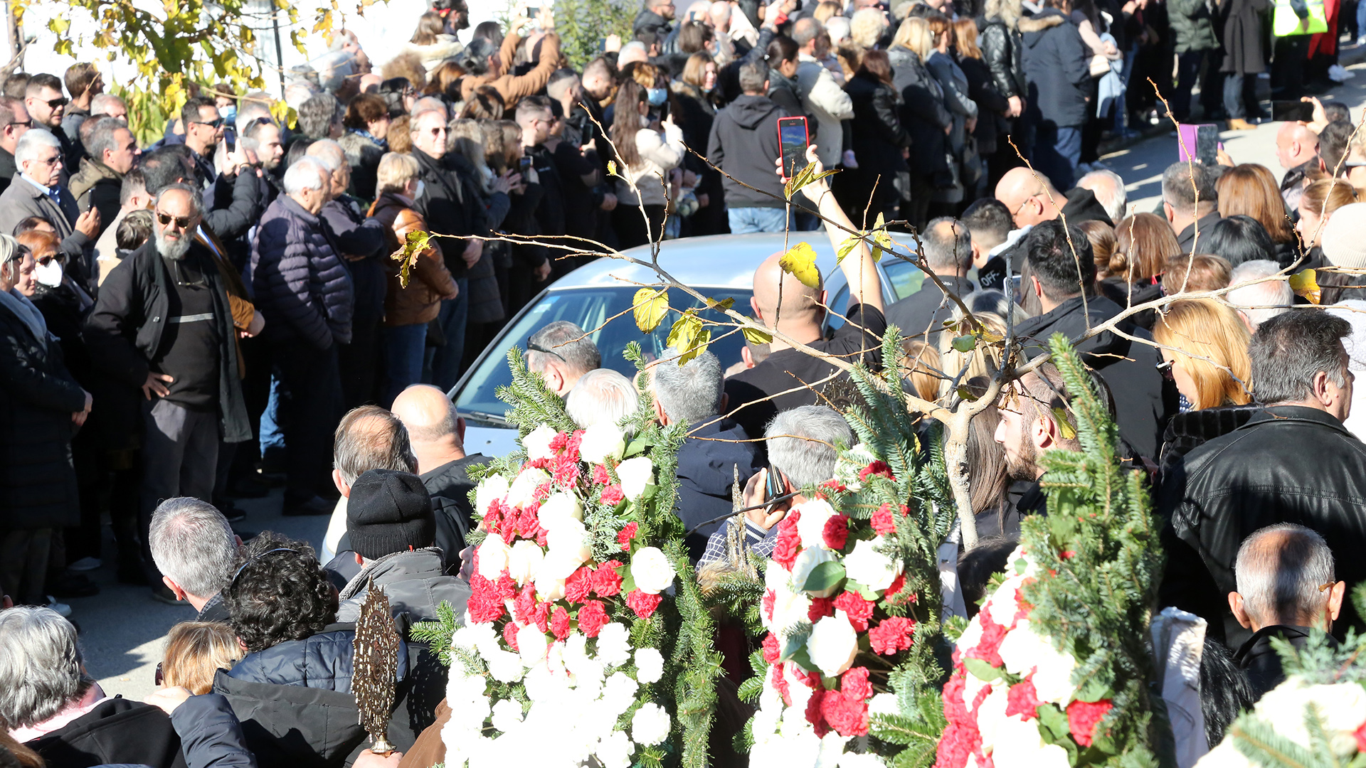 Τελευταίο «αντίο» στον Βασίλη Καρρά – Σε κλίμα οδύνης η ταφή στο Κοκκινοχώρι Καβάλας-2