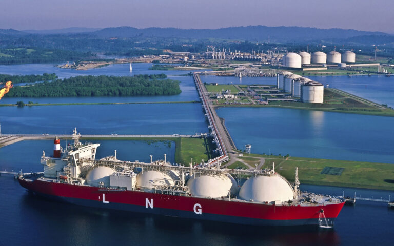 Διαμάχη ευρωπαϊκών ομίλων ενέργειας με εταιρεία LNG των ΗΠΑ