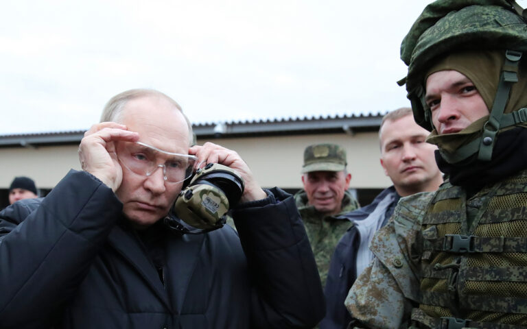 Economist: Γιατί ο Πούτιν φαίνεται (για πρώτη φορά) να κερδίζει στην Ουκρανία
