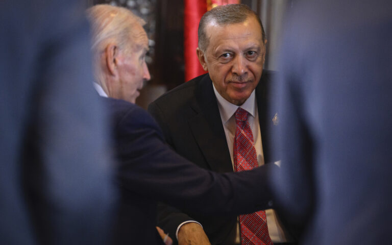 Ερντογάν: Ο Μπάιντεν «βλέπει θετικά το θέμα των F-16», αλλά περιμένει την τουρκική απόφαση για τη Σουηδία