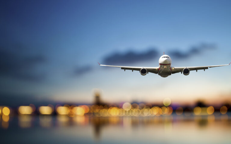 Ανακάπτουν οι αερομεταφορές – Οι εταιρείες αναμένουν ιστορικό ρεκόρ 4,7 δισ. ταξιδιωτών το 2024