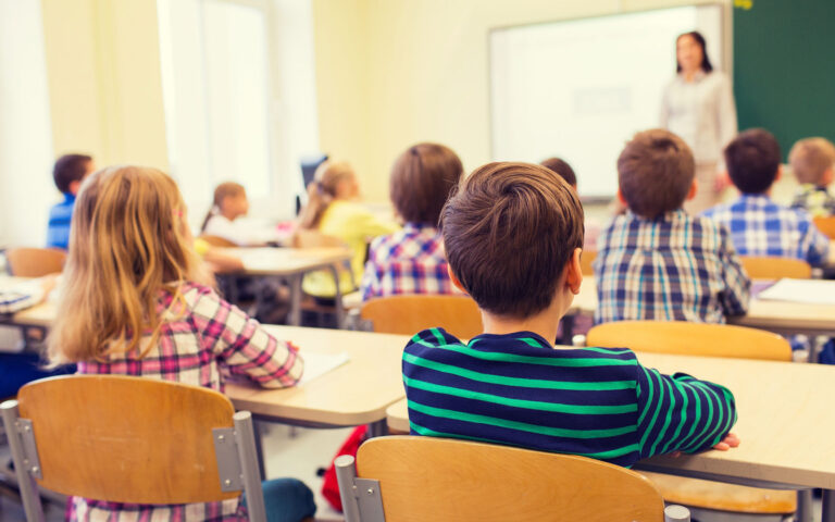 Σχολεία – Αξιολόγηση: Μαθητές με «σκονάκι» από τον καθηγητή