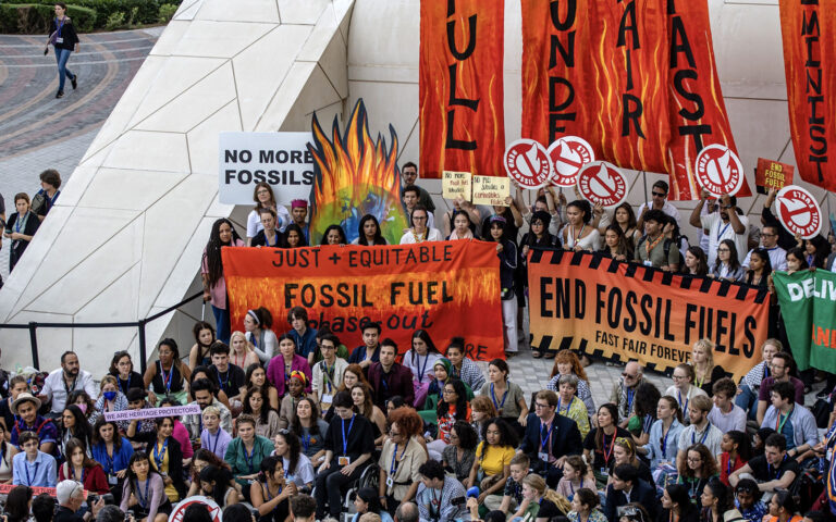 Τα ορυκτά καύσιμα δηλητηριάζουν την COP28
