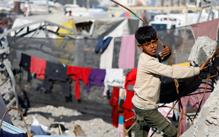 Γάζα: 21.507 Παλαιστίνιοι νεκροί, 55.915 τραυματίες, δεκάδες χιλιάδες εκτοπισμένοι