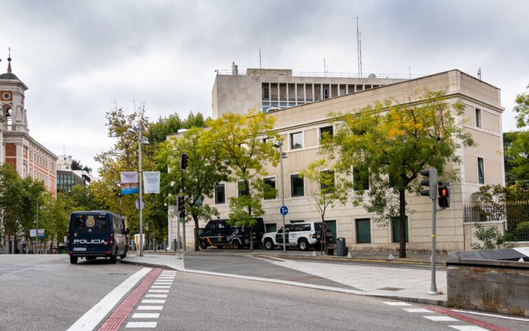 Η Μαδρίτη απέλασε προσωπικό της πρεσβείας των ΗΠΑ για «δωροδοκία Ισπανών πρακτόρων»