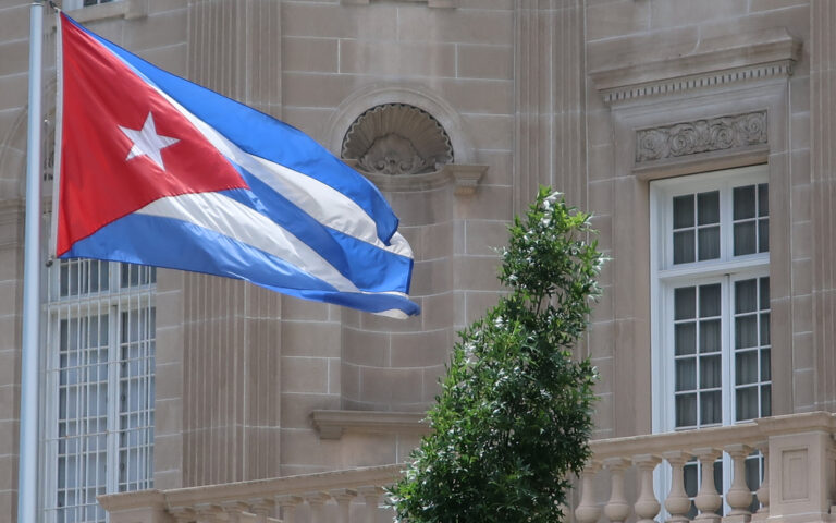 Πρώην διπλωμάτης των ΗΠΑ συνελήφθη με την κατηγορία ότι ήταν μυστικός πράκτορας της Κούβας