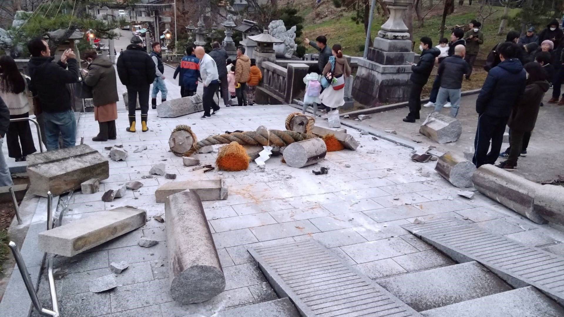 Ιαπωνία: Εικόνες μετά τον σεισμό 7,6 Ρίχτερ – Καταστροφές και εκκενώσεις περιοχών-13
