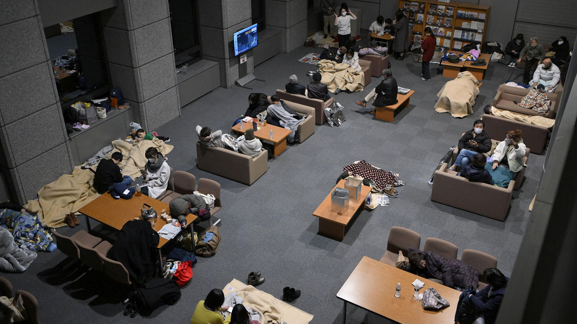 Ιαπωνία: Εικόνες μετά τον σεισμό 7,6 Ρίχτερ – Καταστροφές και εκκενώσεις περιοχών-12