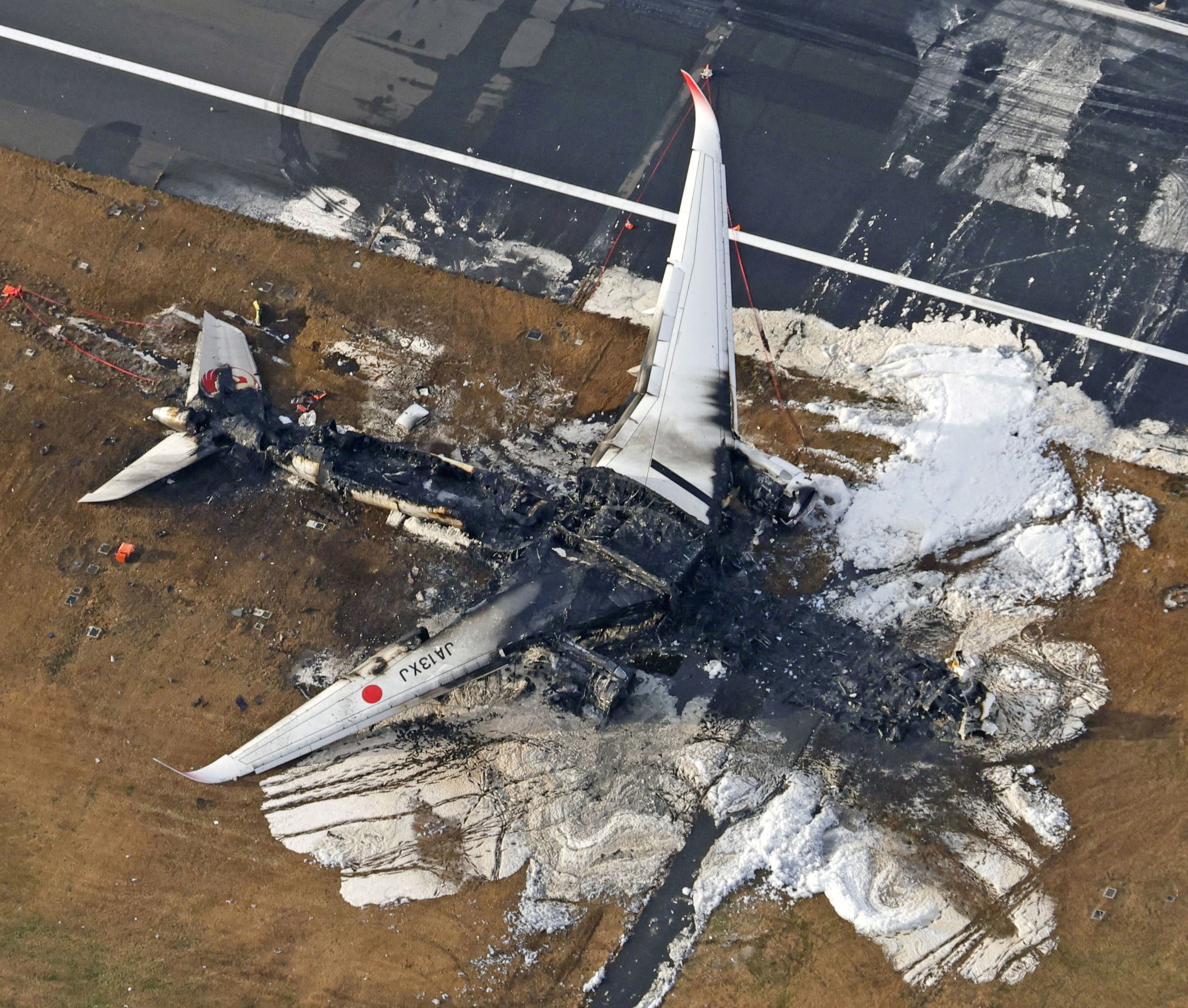 Ιαπωνία: Πώς οι «γραμμένοι με αίμα» κανονισμοί ασφαλείας έσωσαν 379 ζωές στην πτήση της JAL-2