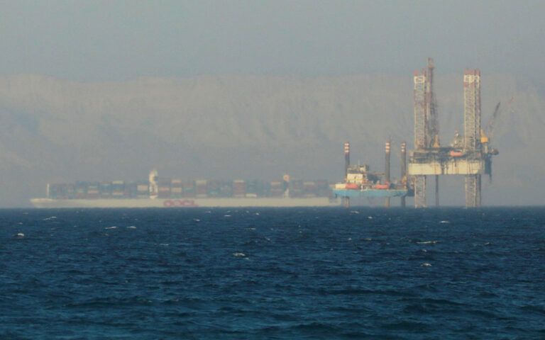 Ερυθρά Θάλασσα: Μη επανδρωμένο σκάφος των Χούθι εξερράγη κοντά σε εμπορικά και πολεμικά πλοία