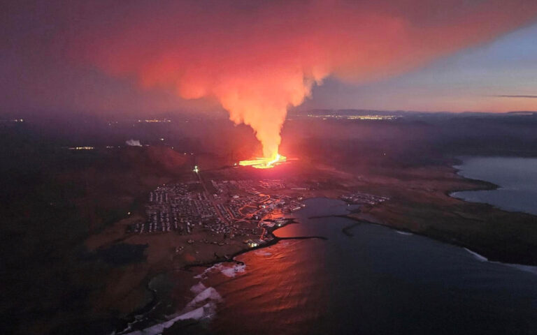 Ισλανδία: Νέα έκρηξη ηφαιστείου στη χερσόνησο Ρεϊκιάνες (Βίντεο – Φωτογραφίες)