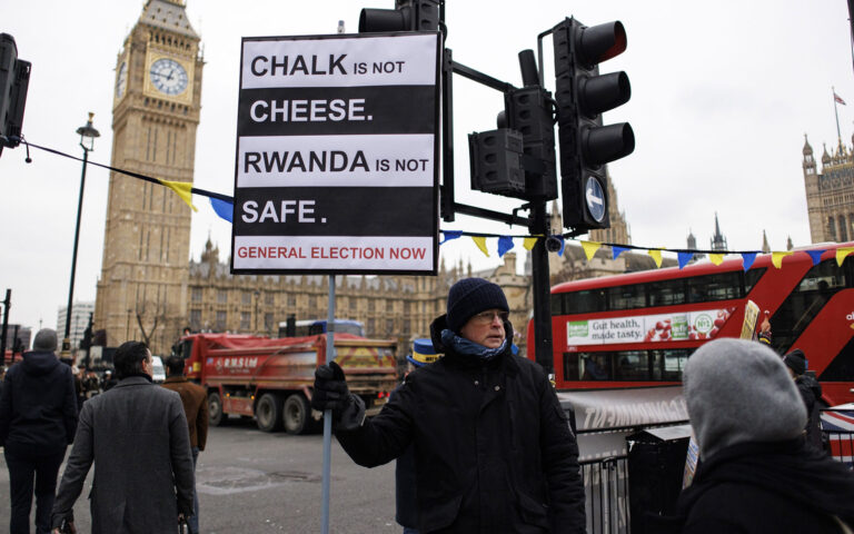 Βρετανία: Κάνουν πίσω οι αντάρτες για το «σχέδιο Ρουάντα»