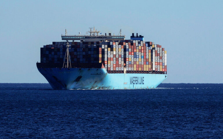 Το 40% των πλοίων αποφεύγει το Σουέζ