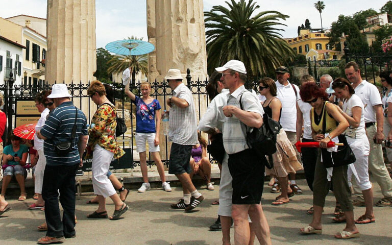 Ευνοεί τον ελληνικό τουρισμό η μείωση του πληθωρισμού