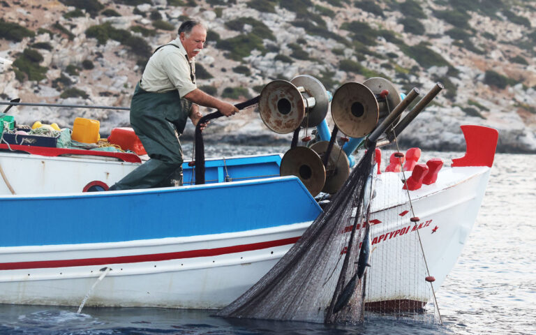 Οι ψαράδες της Αμοργού δείχνουν τον δρόμο στην πολιτεία