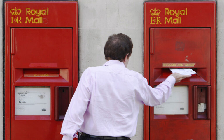 Κρίση και αβεβαιότητα χτυπούν τα Βρετανικά Βασιλικά Ταχυδρομεία