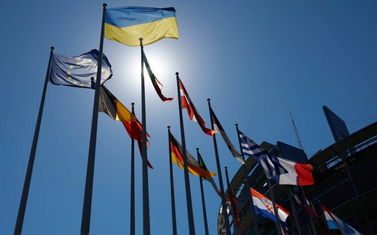 FT: «Επείγει η στρατιωτική στήριξη της Ουκρανίας», λένε πέντε ηγέτες της Ε.Ε.