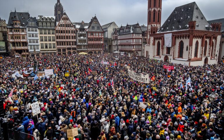 Γερμανία: Ογκώδεις διαδηλώσεις κατά του ακροδεξιού AfD