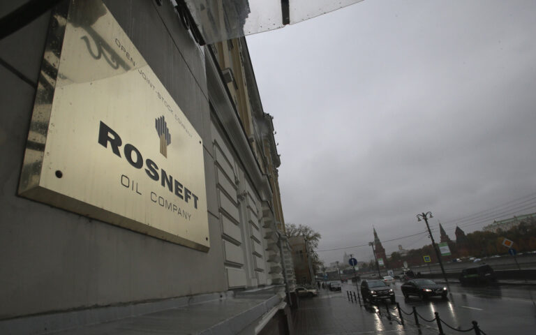 Η ρωσική Rosneft επεκτείνεται στην αγορά της Ινδίας