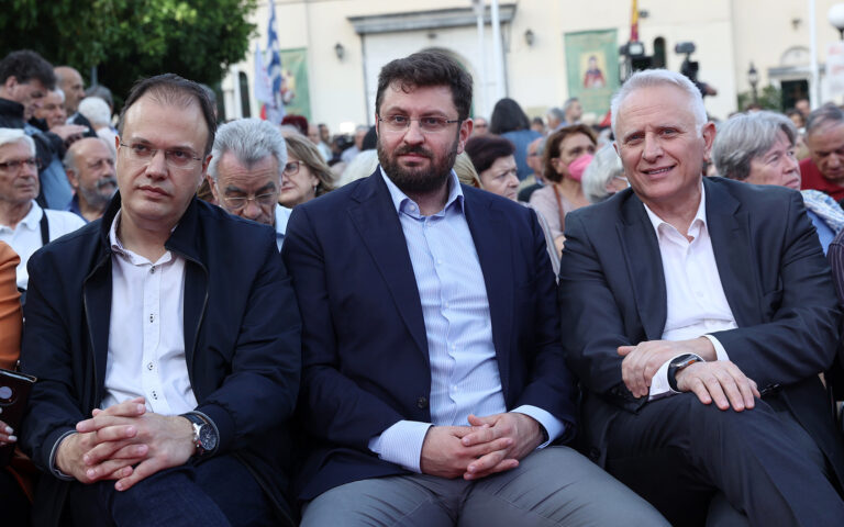 ΣΥΡΙΖΑ: Ζαχαριάδης, Θεοχαρόπουλος, Ραγκούσης επιμένουν για την ένταξη στους Ευρωσοσιαλιστές