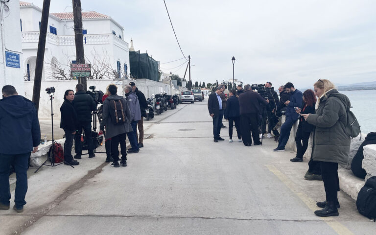 ΣΥΡΙΖΑ: Ανοιξε η αυλαία στις Σπέτσες – Στόχος η πολιτική μπουνάτσα