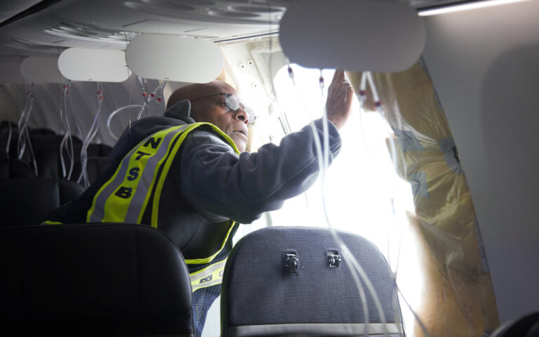 Βρέθηκε μέρος του αεροσκάφους της Alaska Airlines που αποκολλήθηκε στον αέρα