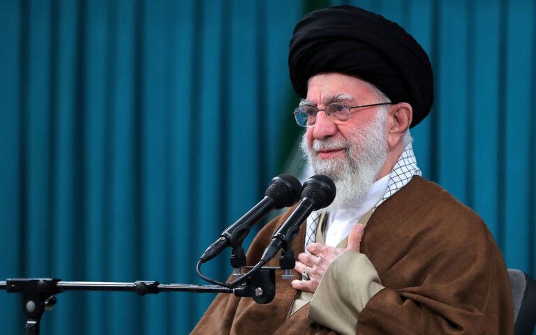 Ιράν: Ο Χαμενεΐ υπόσχεται σκληρή απάντηση μετά την εκατόμβη νεκρών