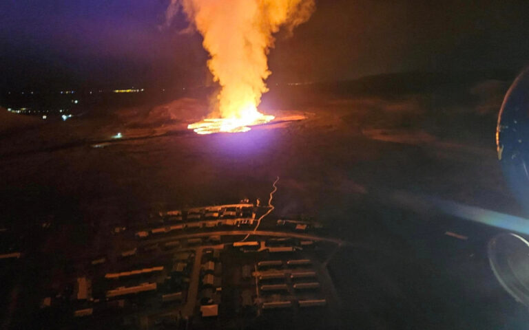 Σε κατάσταση έκτακτης ανάγκης η Ισλανδία: Η ηφαιστειακή λάβα έφτασε στα σπίτια