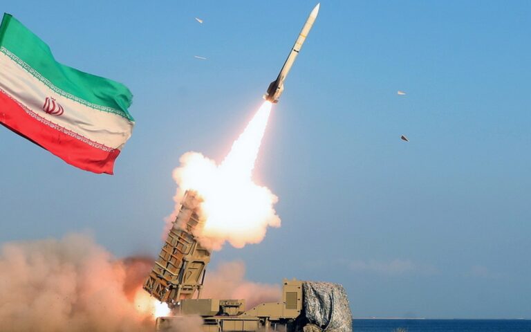 Αρθρο Μ. Καραγιάννη στην «Κ»: Τι επιδιώκει η Τεχεράνη μέσω των πυραυλικών επιθέσεων
