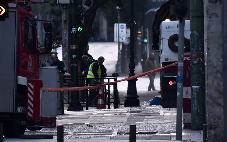 Βόμβα στη Σταδίου: Εντοπίστηκε η μοτοσικλέτα των δραστών