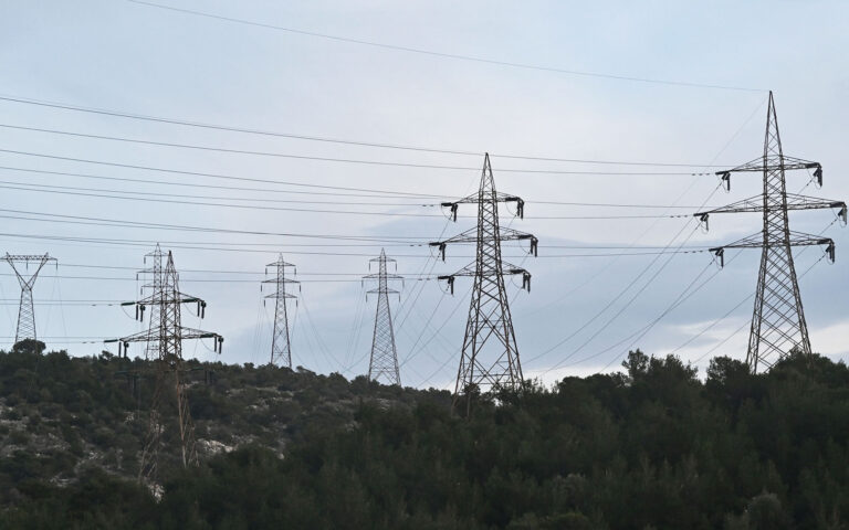 Ηλεκτρικό ρεύμα: SOS από ΡΑΑΕΥ για τα τέλη δικτύου