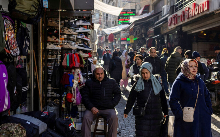 Τουρκία: Εκτοξεύθηκε στο 65% ο πληθωρισμός