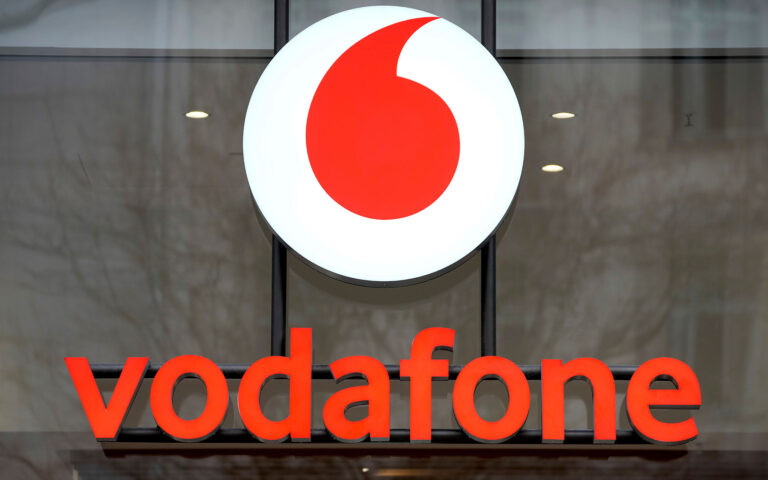 Η ελβετική Swisscom κοντά σε deal 8 δισ. για τη Vodafone Italia