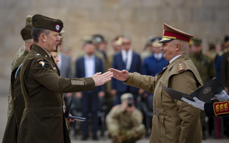 Ρουμάνος στρατηγός: «Πρέπει να είμαστε έτοιμοι για έναν πόλεμο με τον Πούτιν»